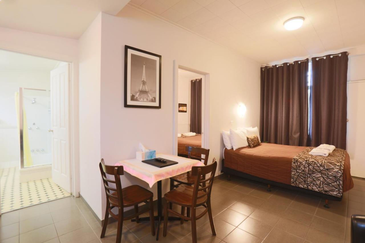 The Esplanade Motel 3*