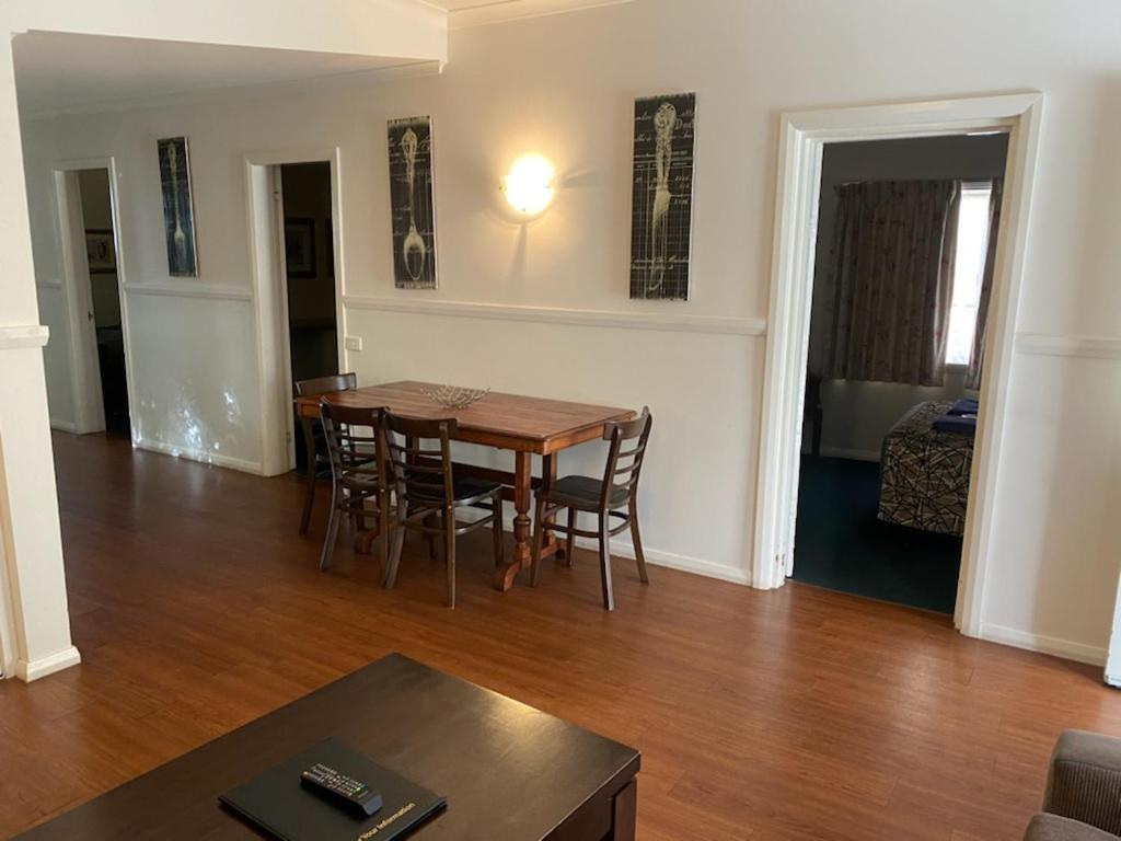 The Esplanade Motel 3*