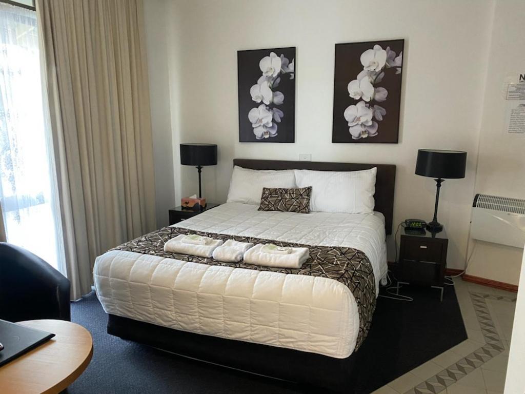 The Esplanade Motel 3*