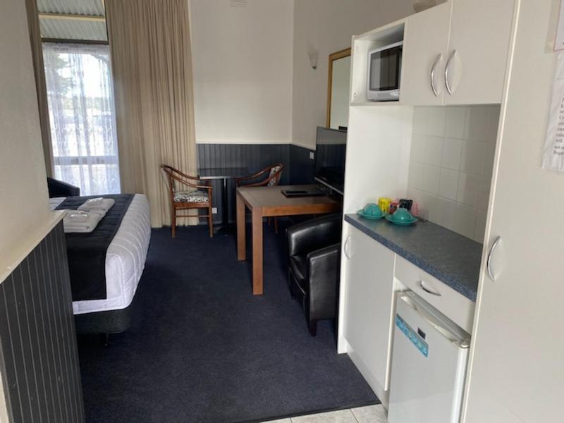 The Esplanade Motel 3*