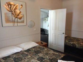 The Esplanade Motel