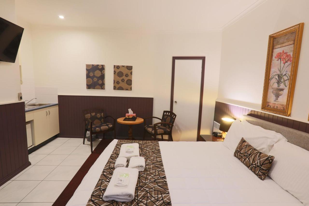 The Esplanade 3*