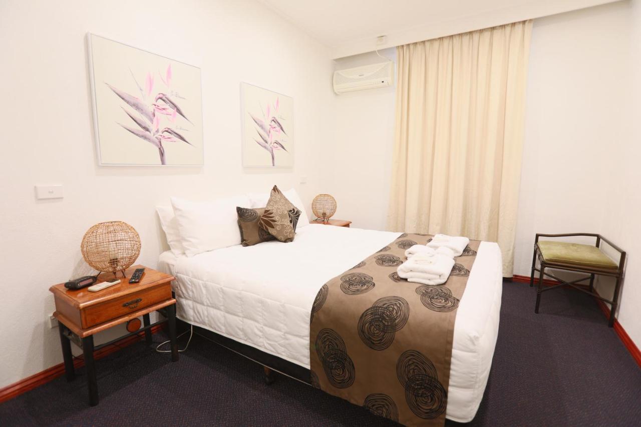 The Esplanade Motel 3*
