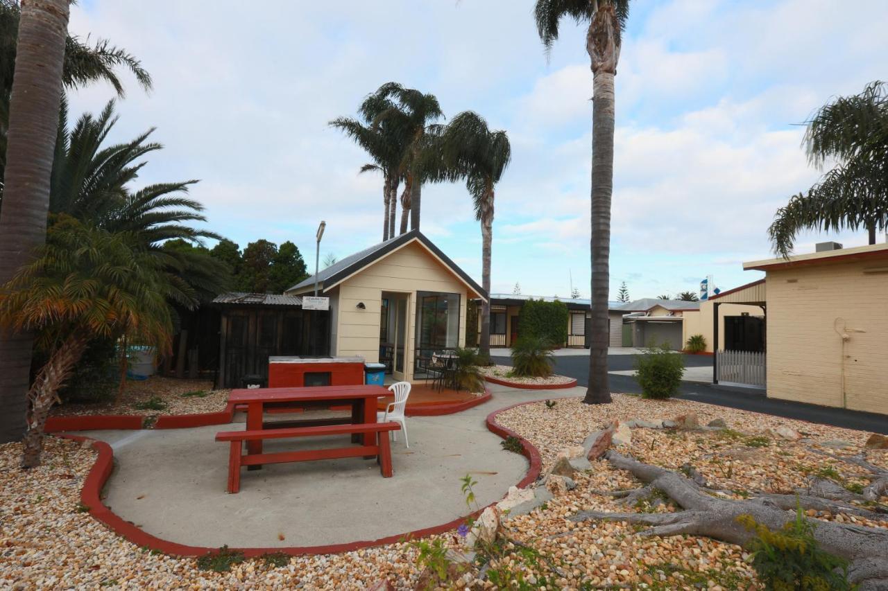 Motel The Esplanade 3*