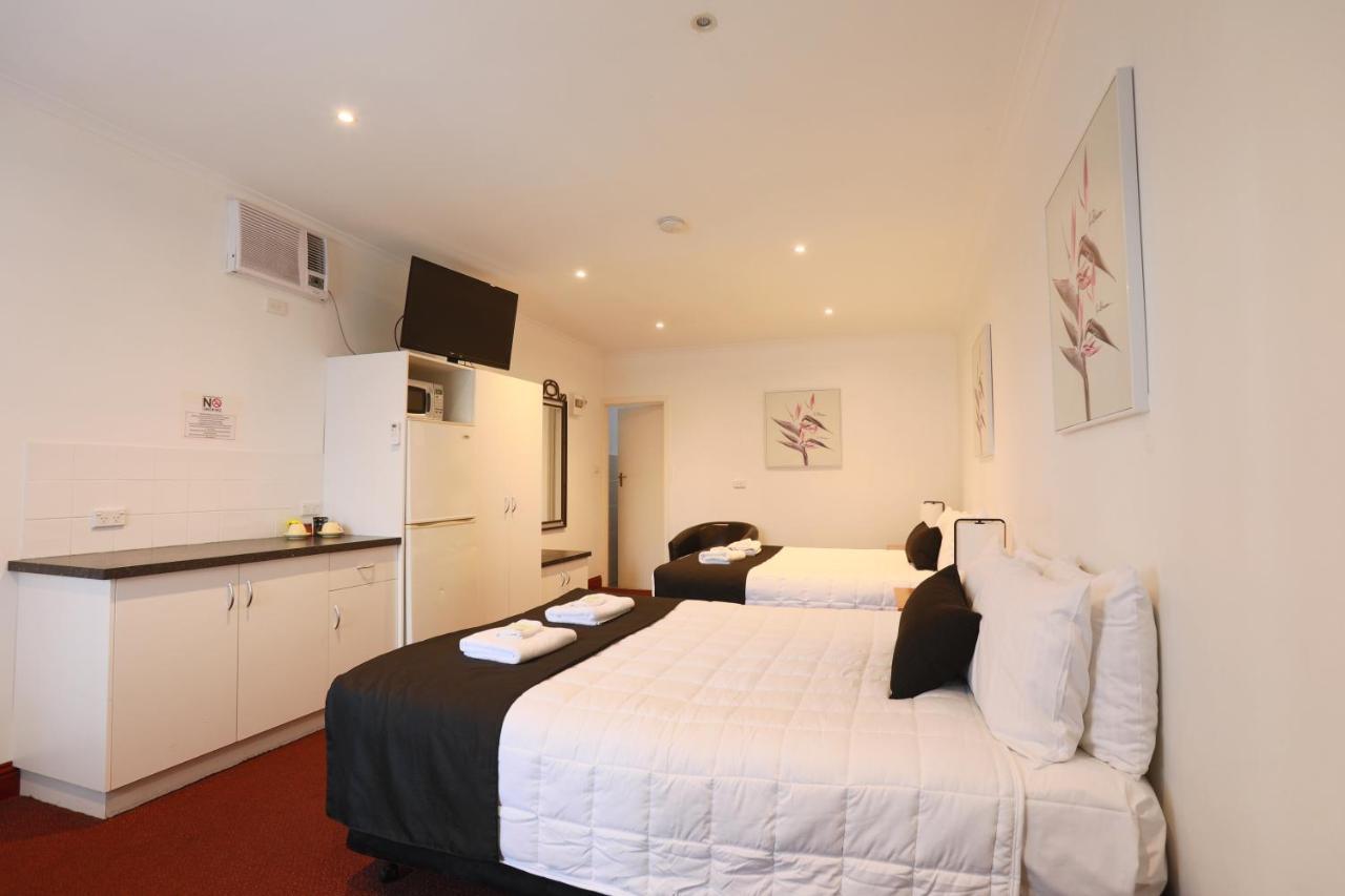 The Esplanade 3*