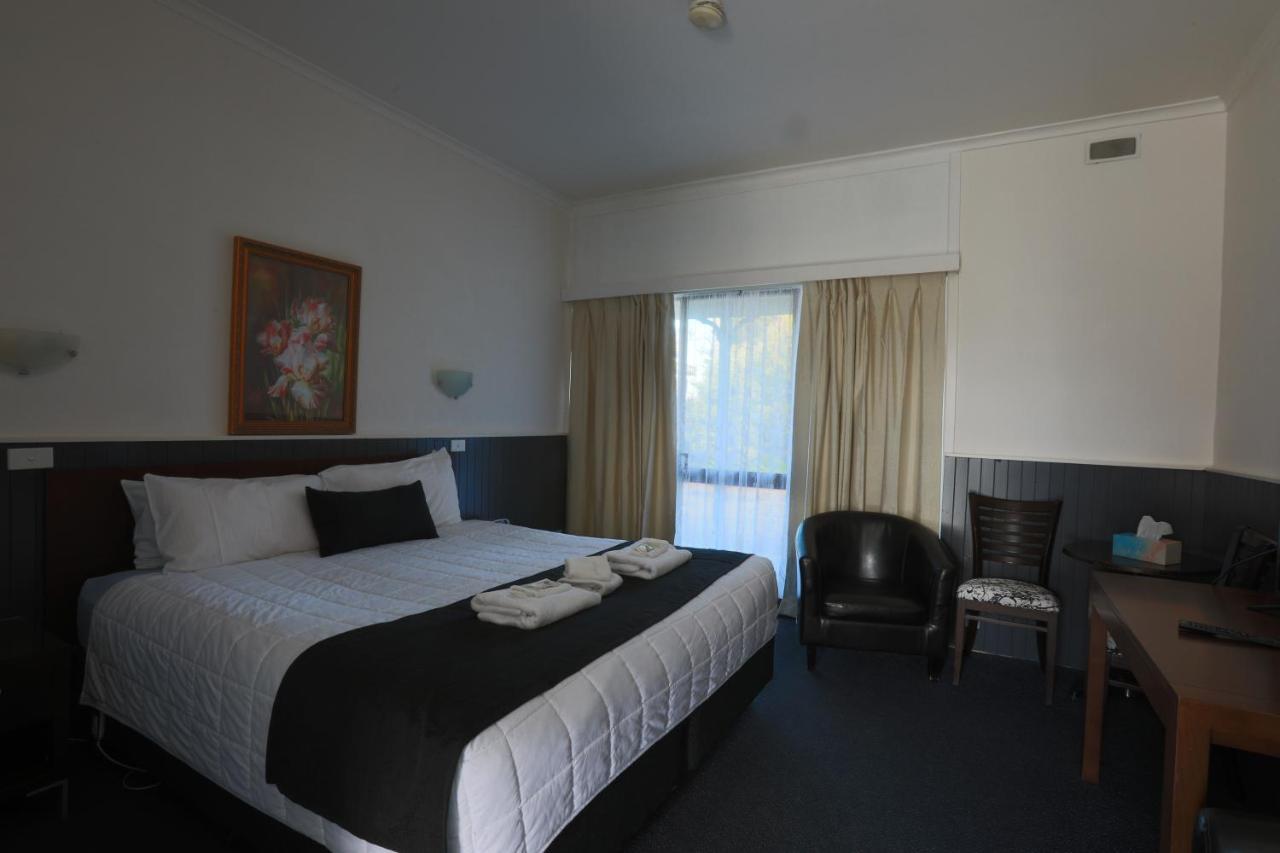 The Esplanade Lakes Entrance